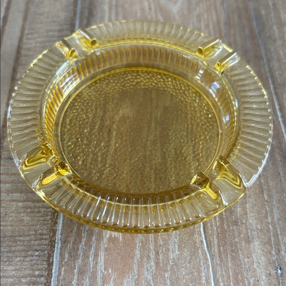 ✨Vintage Amber or Marigold Carnival Glass Ashtray✨ - Picture 2 of 3